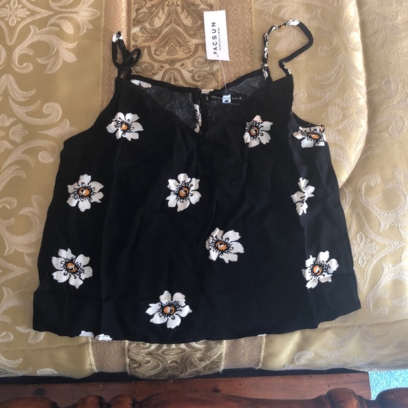 Cute Floral Button Back Top - Picture 3 of 4